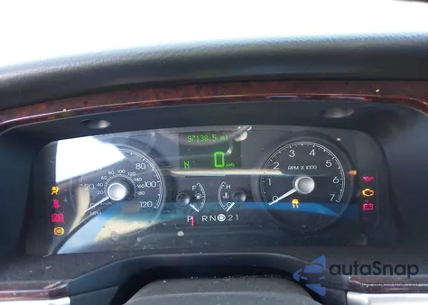 2006 Lincoln Town Car Signature Limited z USA, uszkodzony, nr VIN 1LNHM82W16Y606419